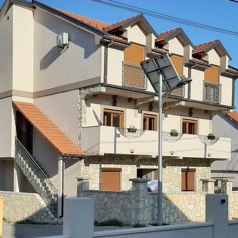Apartmani Mia Vuksanovic 센틴제 외부 사진